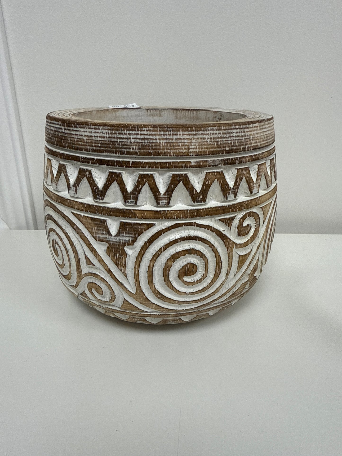 Pot décoratif sculpté en bois M