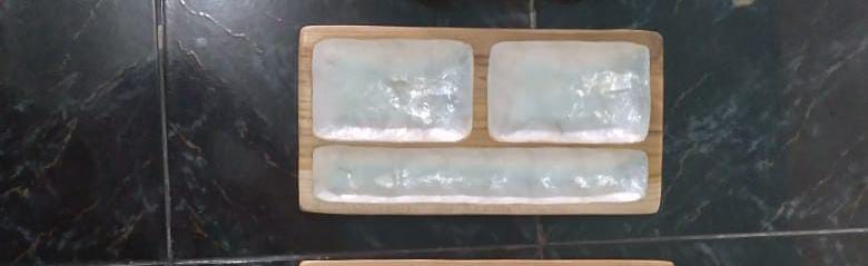 Plateau rectangulaire bois & coquillage – 30×16 4 compartiment
