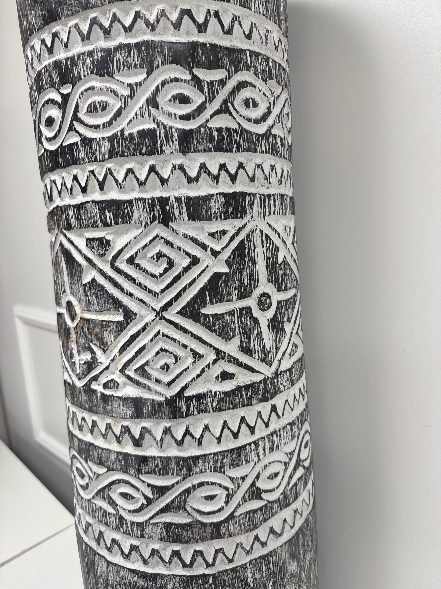 Vase en suar sculpté Timor 80 cm Noir