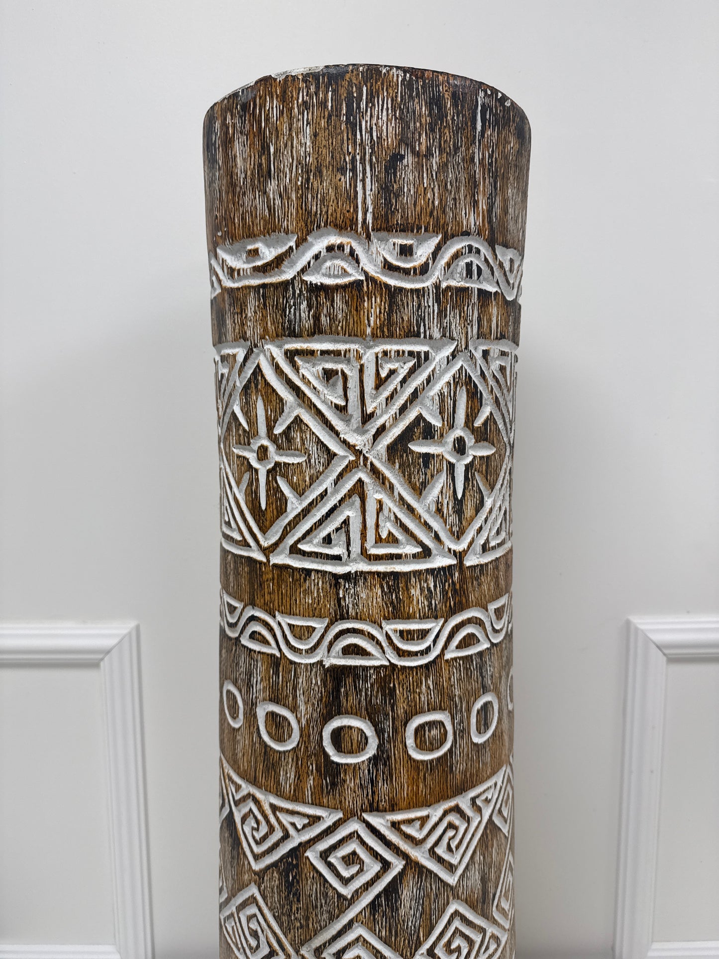 Vase en suar sculpté Timor 80 cm Marron