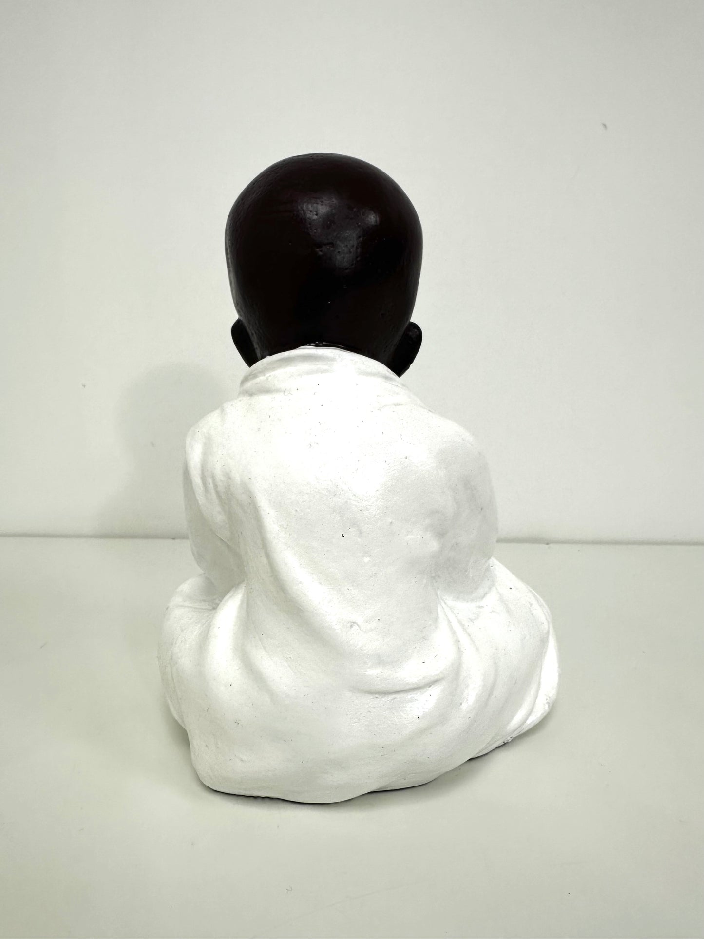 Statue moine “Main sur la bouche”