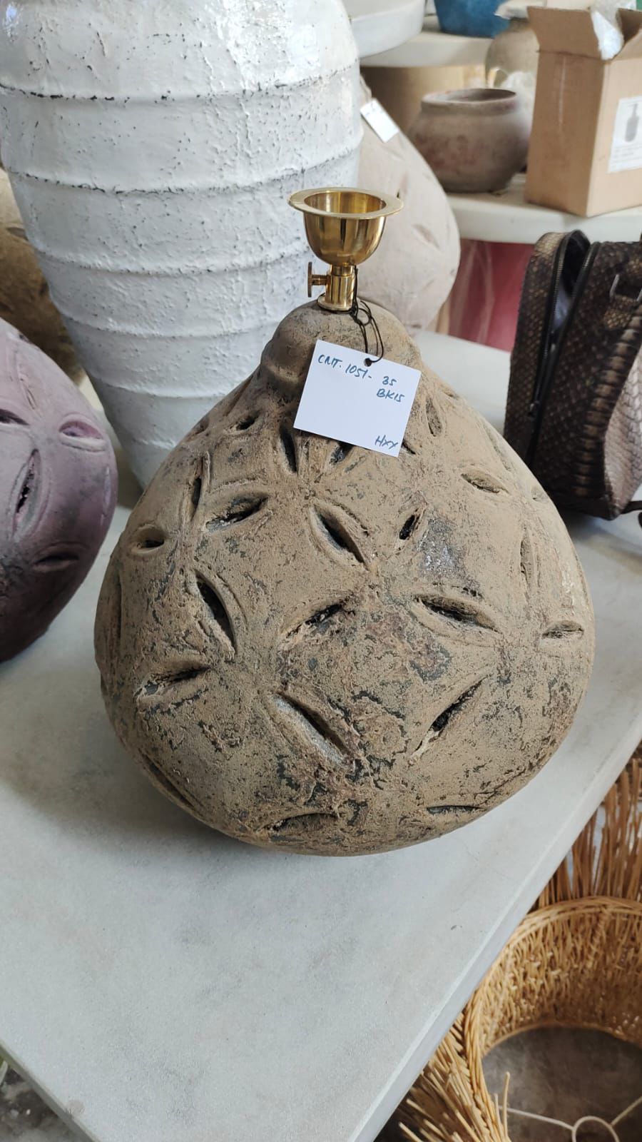 Lampe artisanale Bali – Poterie grise sable foncé (Ø35 cm)