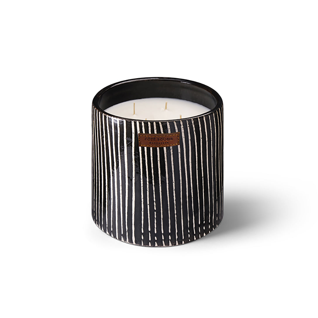 L : D15H15 cm
Senteur Mandarine Majorelle
Taille L
Durée 120 heures
Diamètre 15 cm
Mèches 4 mèches