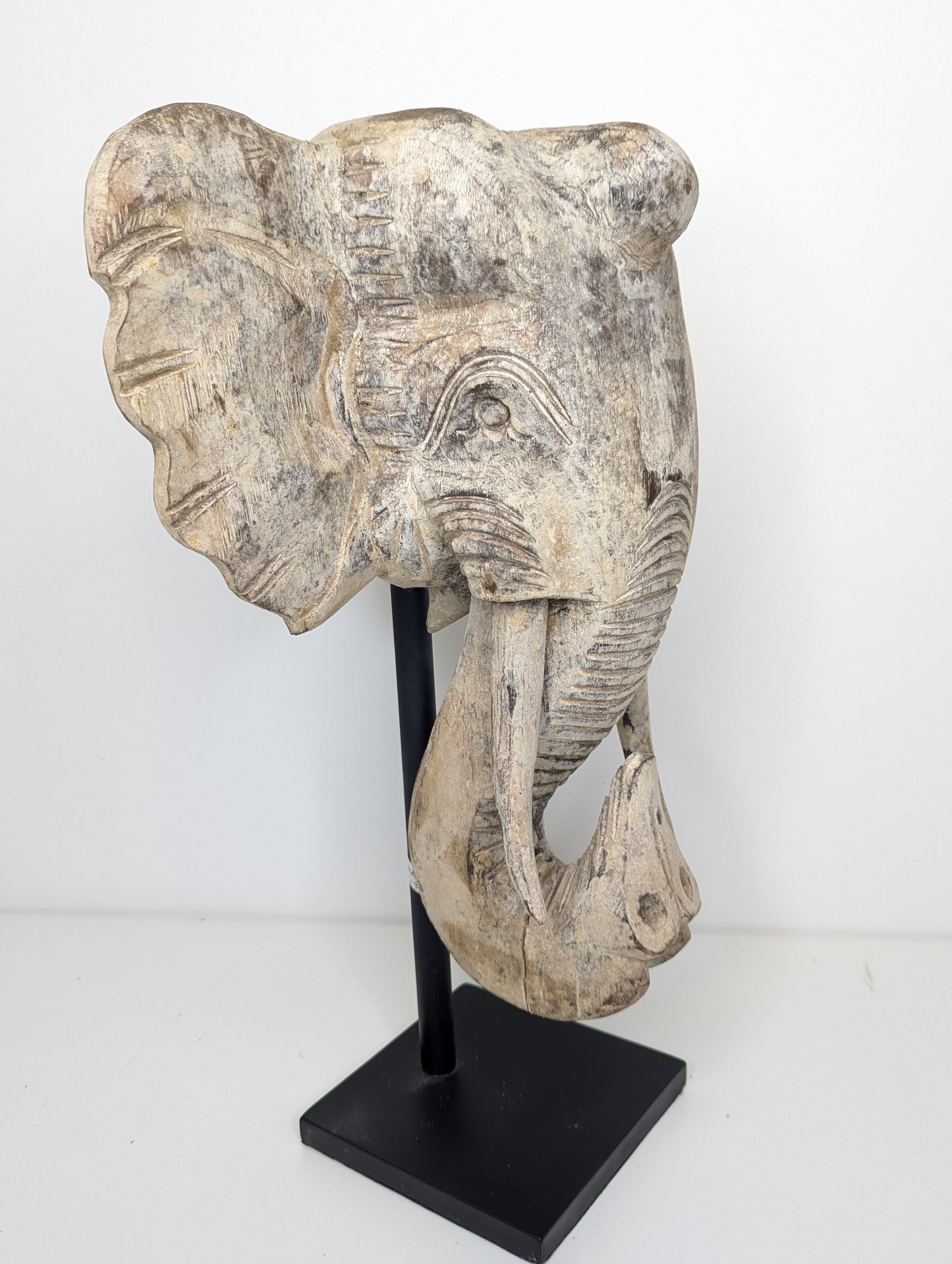 Tête d’éléphant sculptée sur socle 50 cm
