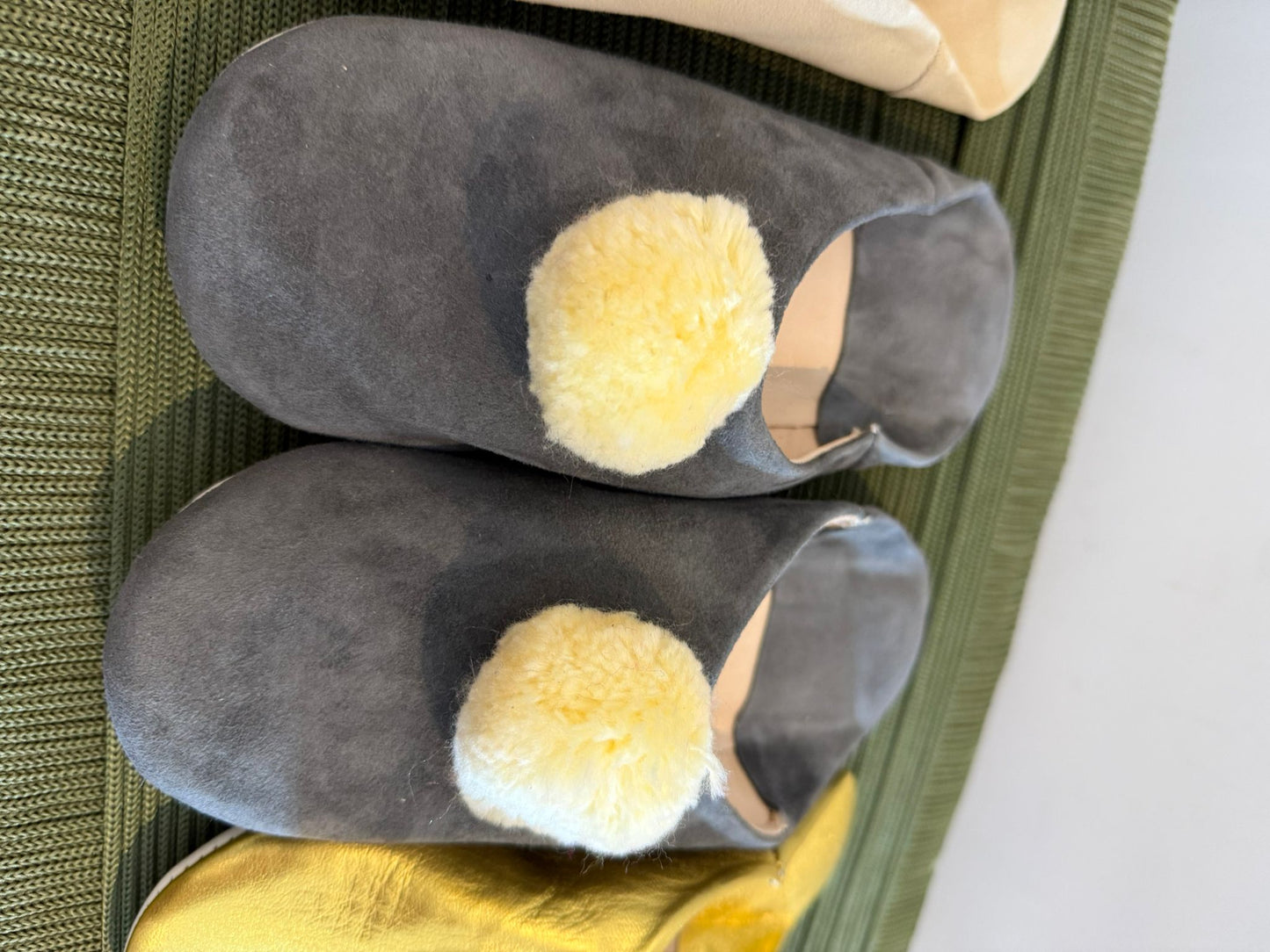Babouche Gris pompon Ecru