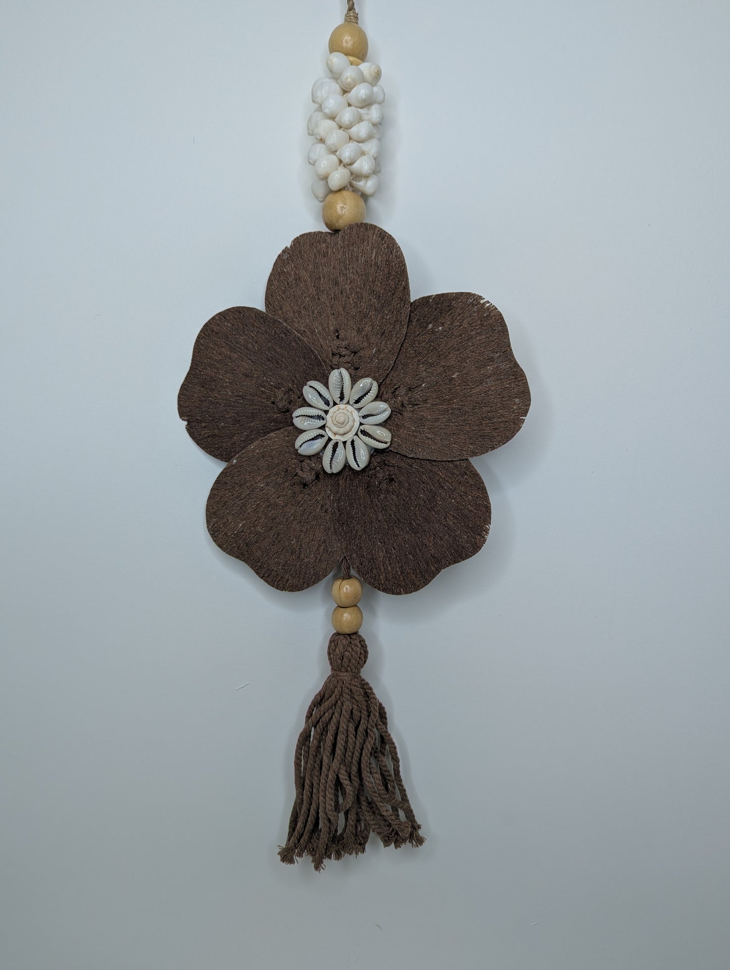 Suspension bois & coquillage Fleur Marron 50 cm