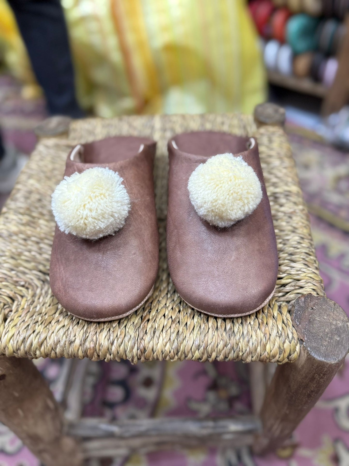 Babouche Marron pompon Crème