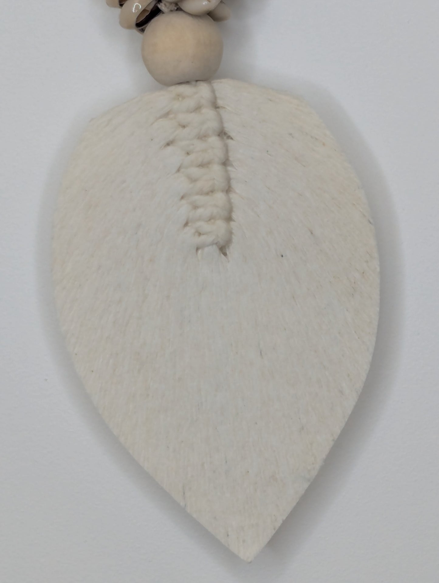 Suspension bois & coquillage plume Blanc 50 cm