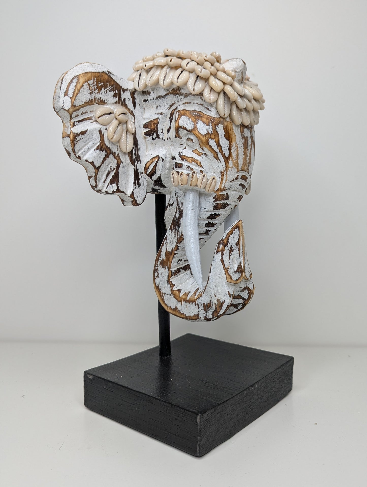 Élément décoratif éléphant coquillage sur socle