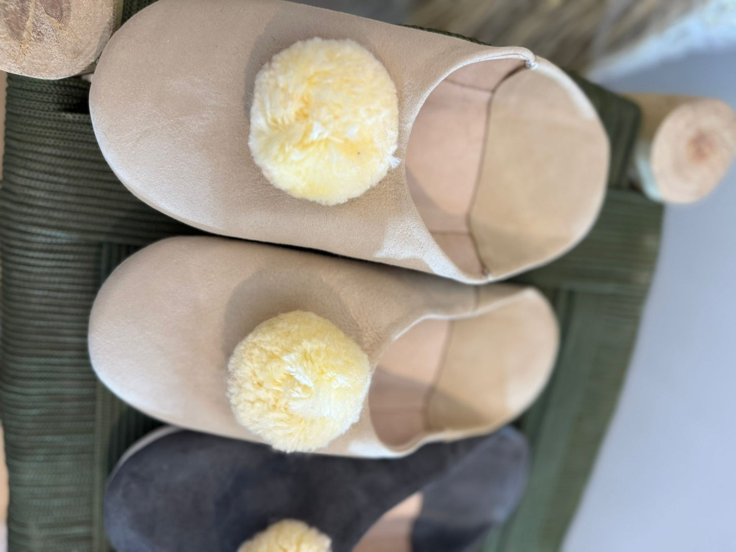 Babouche Beige pompon Écru