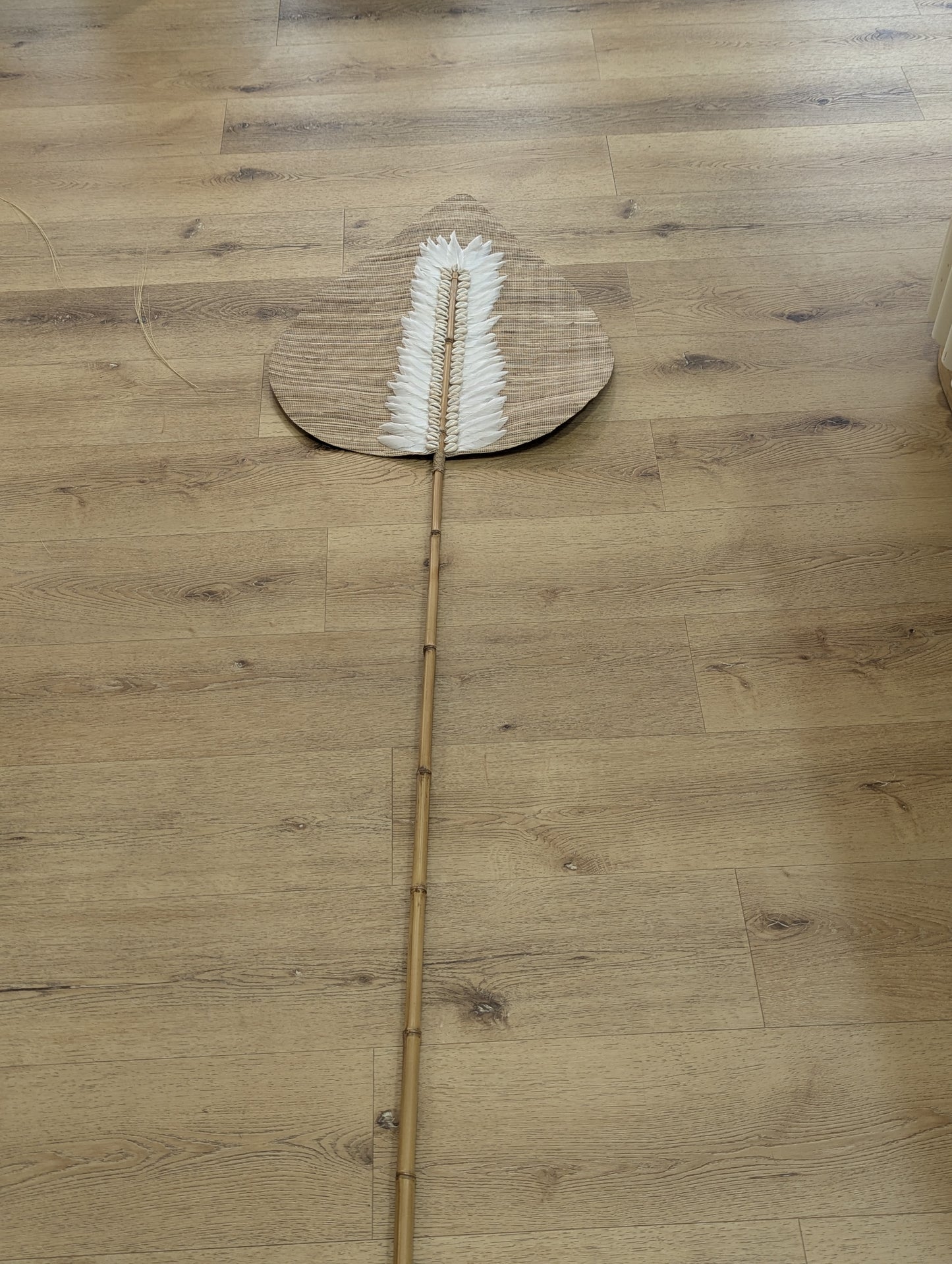 Tige décorative géante feuille raphia plumes & coquillages – 210 cm TU
