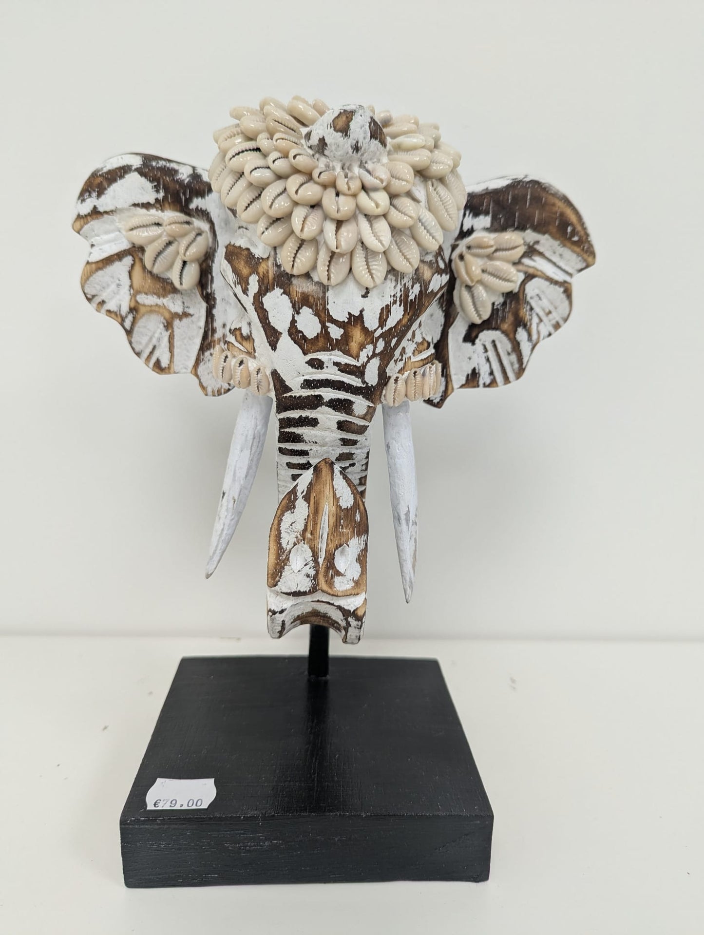 Élément décoratif éléphant coquillage sur socle