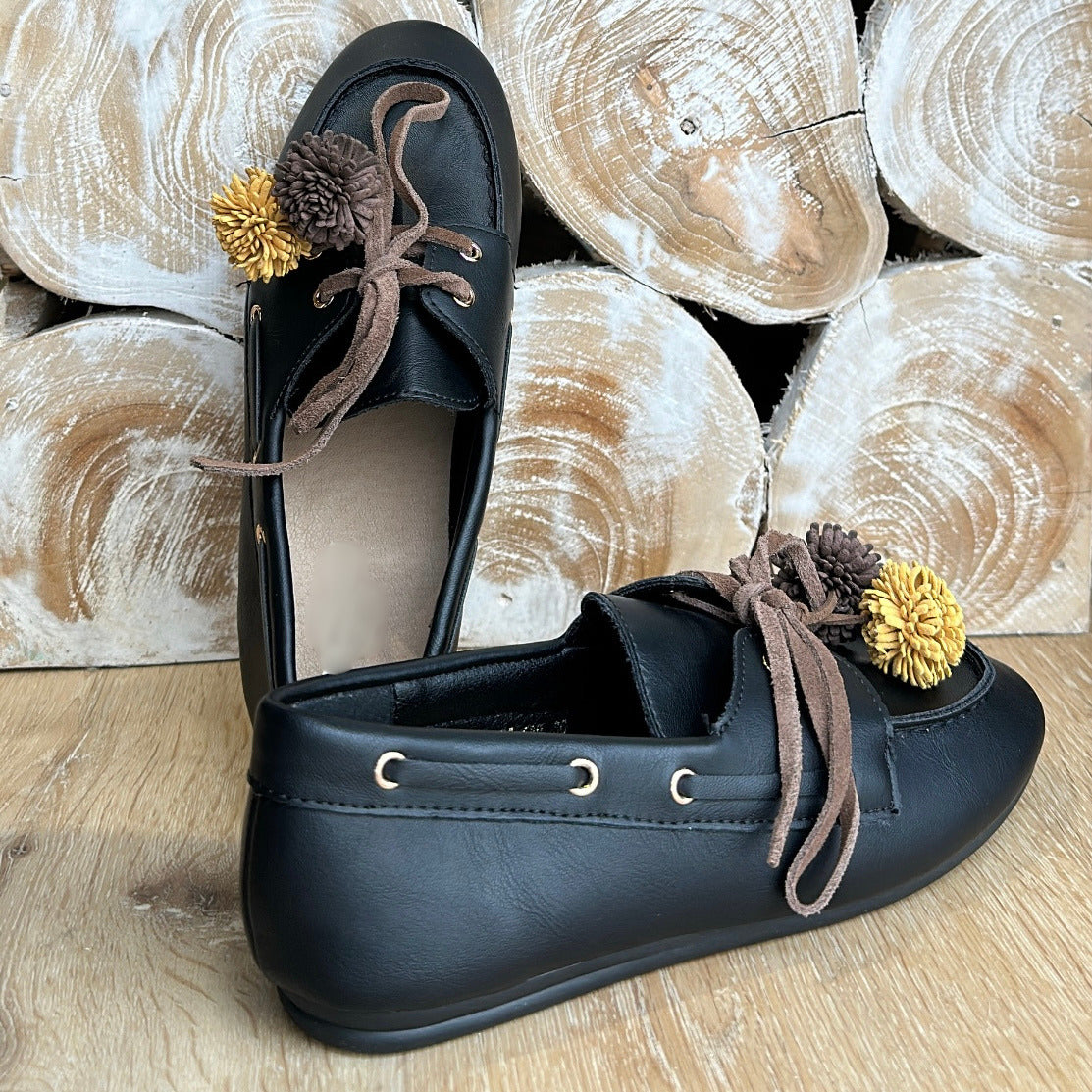 Mocassins bateau revisités à pompons Noir