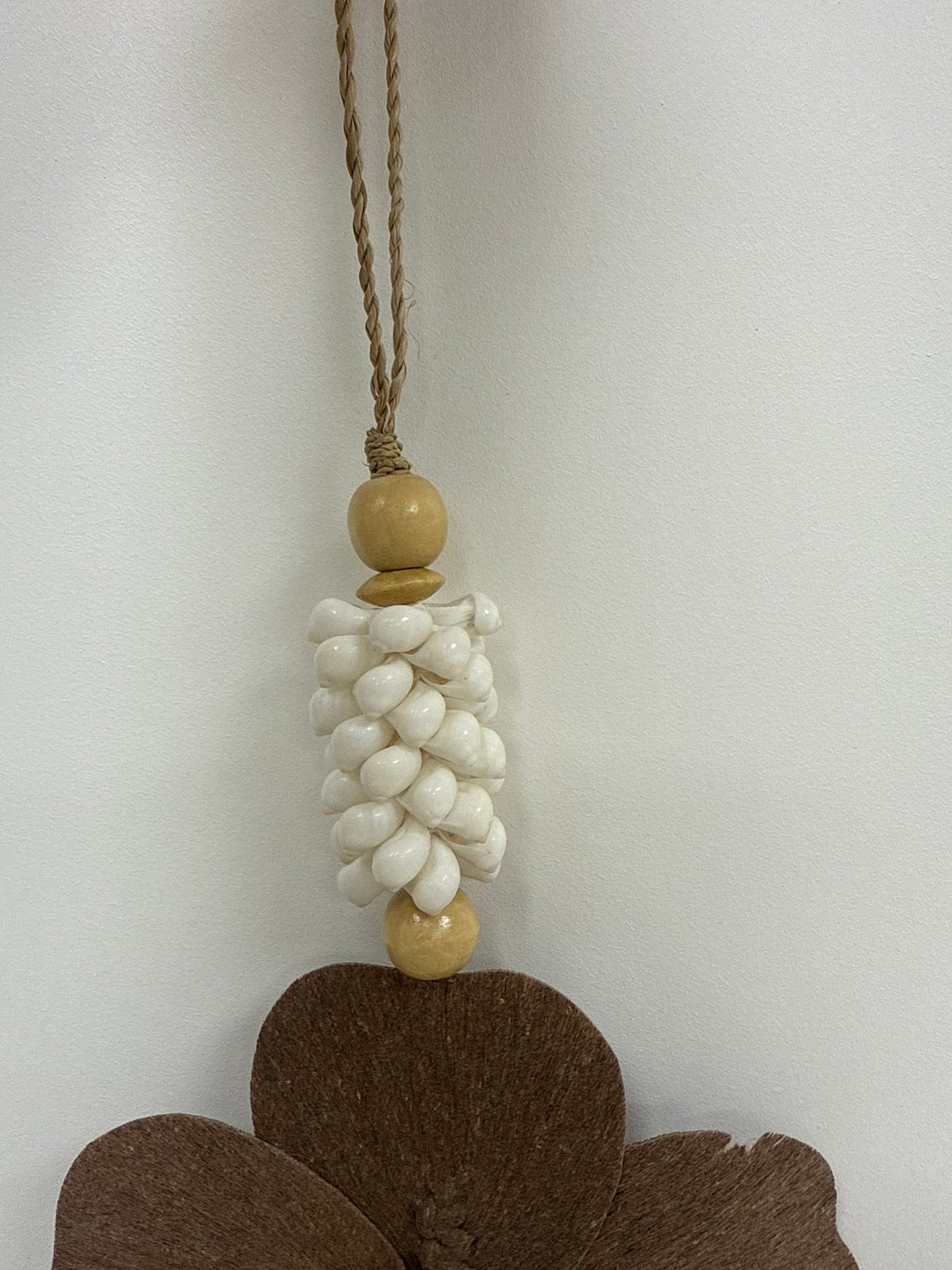Suspension bois & coquillage  Fleur Marron 50 cm