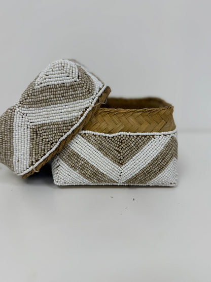 Boîte perlée dorée et blanche motif chevron fin 15×15 cm S