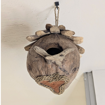 Nichoir en noix de coco décor Bois flotté