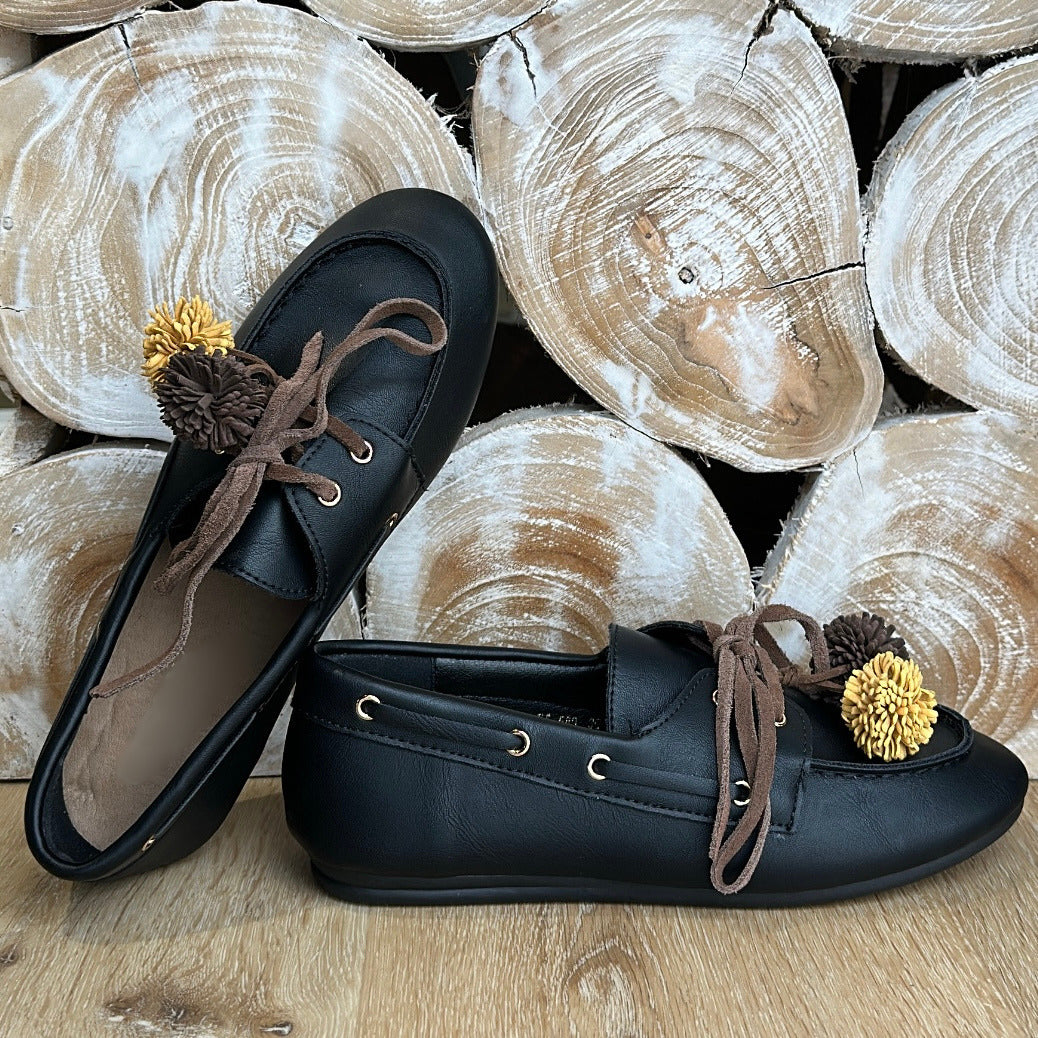 Mocassins bateau revisités à pompons Noir