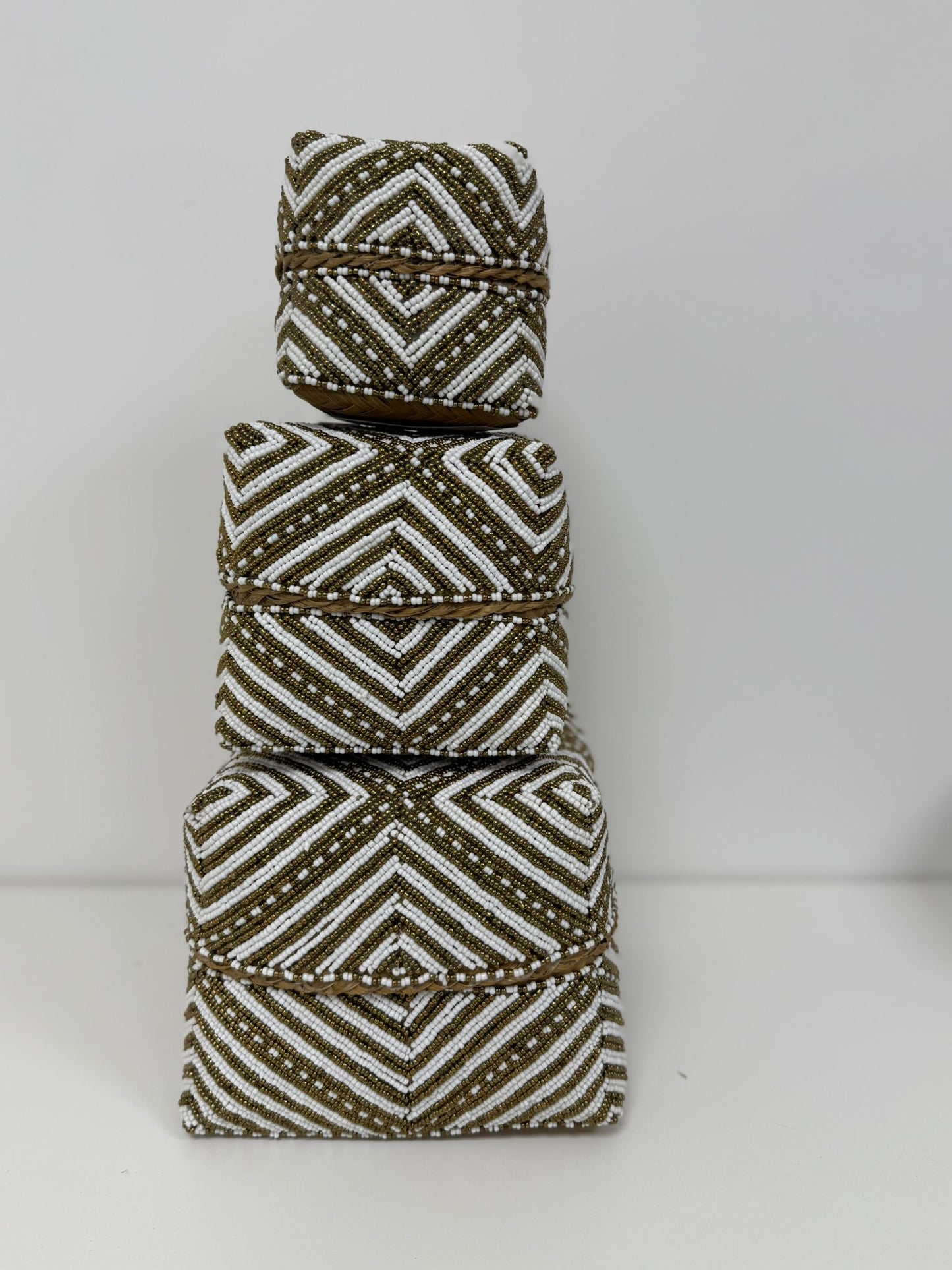 Boîte perlée à compléter 3 25×25 cm M