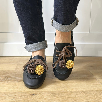 Mocassins bateau revisités à pompons Noir