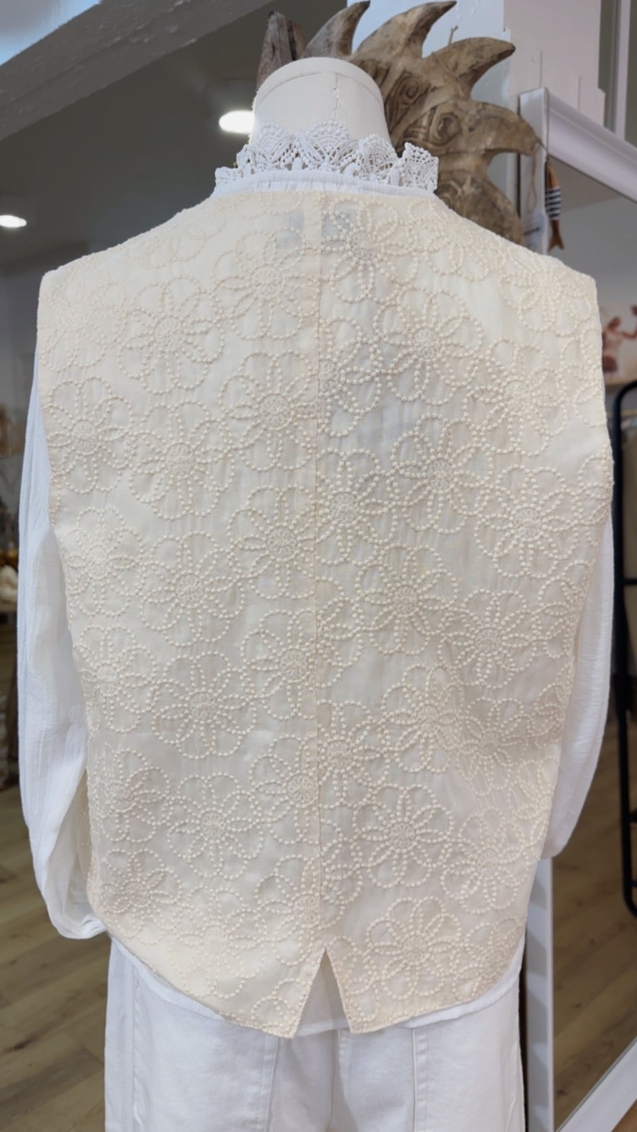 Gilet double face dos broderie fleur beige devant Beige