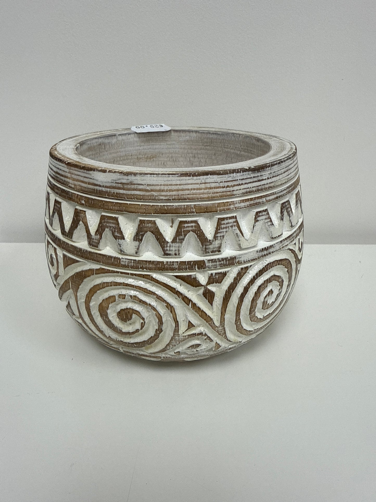 Pot décoratif sculpté en bois S