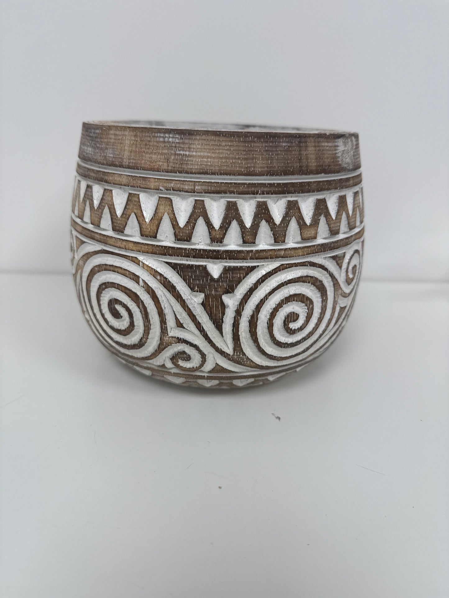 Pot décoratif sculpté en bois L