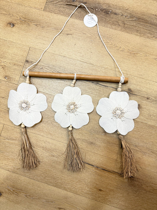 Suspension murale 3 fleur blanche