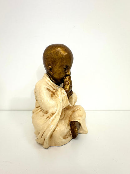 Statue moine “Main sur la bouche”