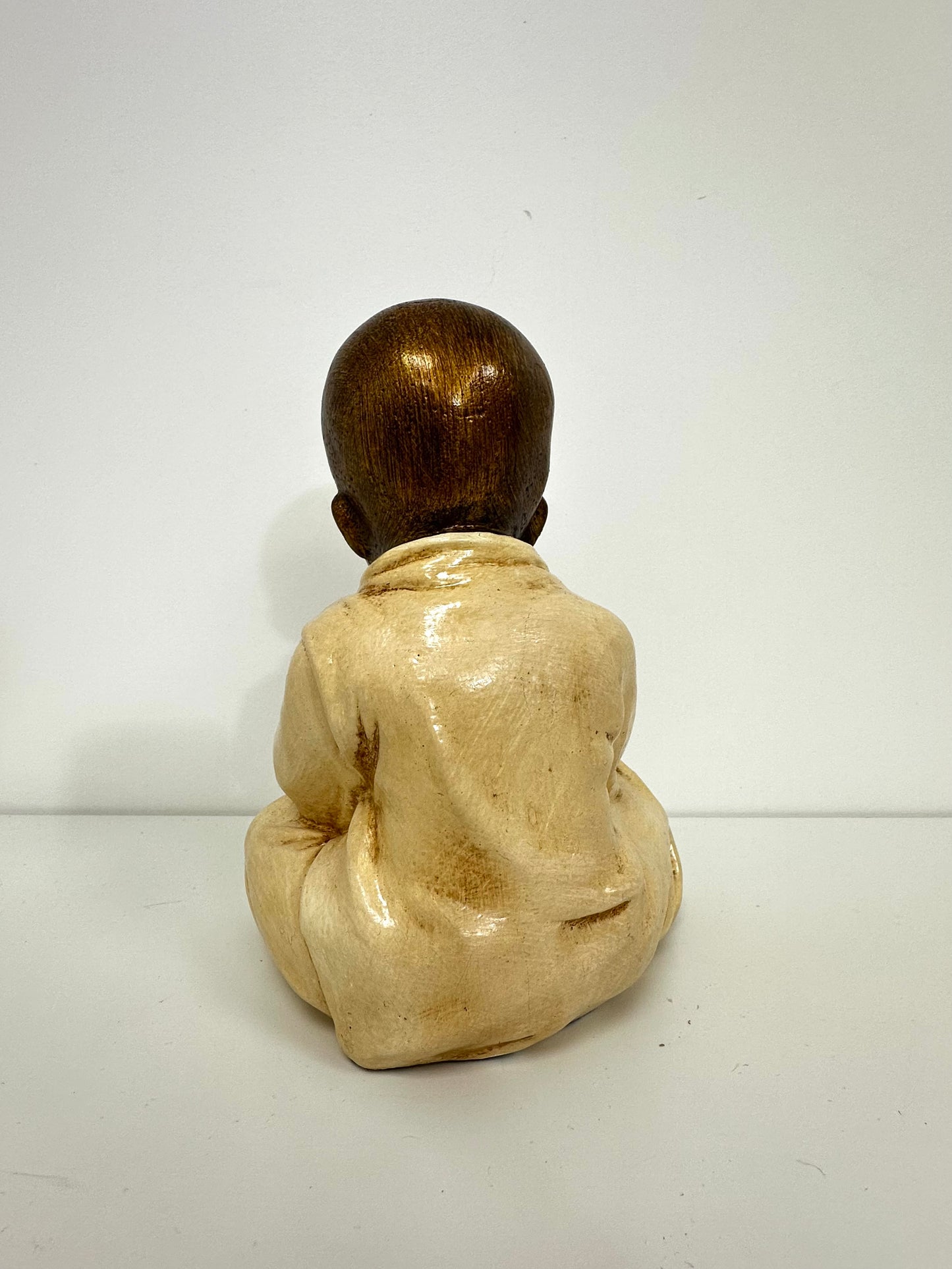 Statue moine “Main sur la bouche”