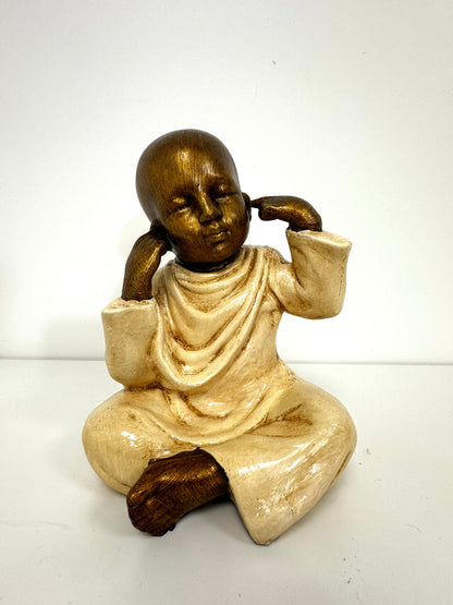 Statue moine “Main sur les oreilles”