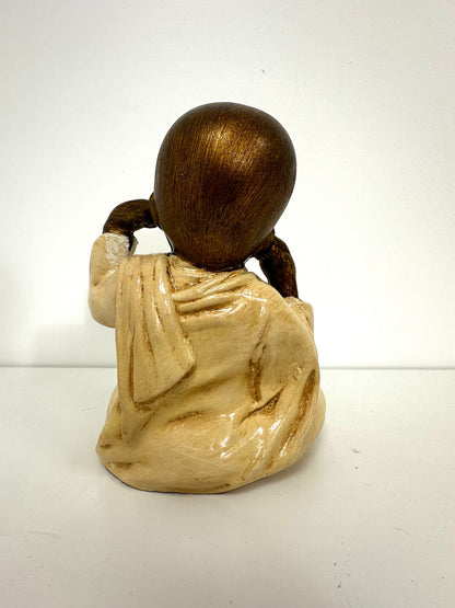 Statue moine “Main sur les oreilles”