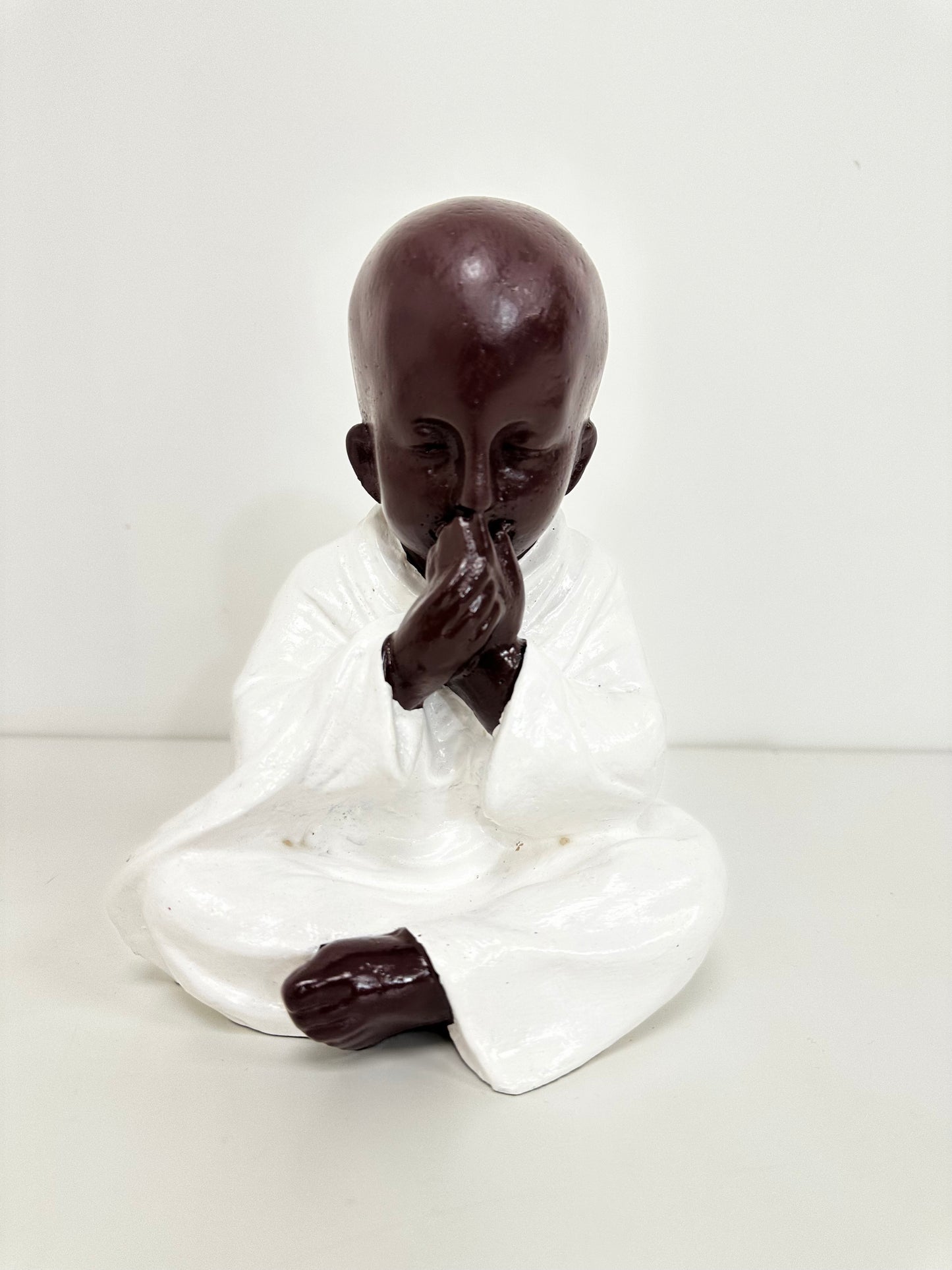 Statue moine “Main sur la bouche”