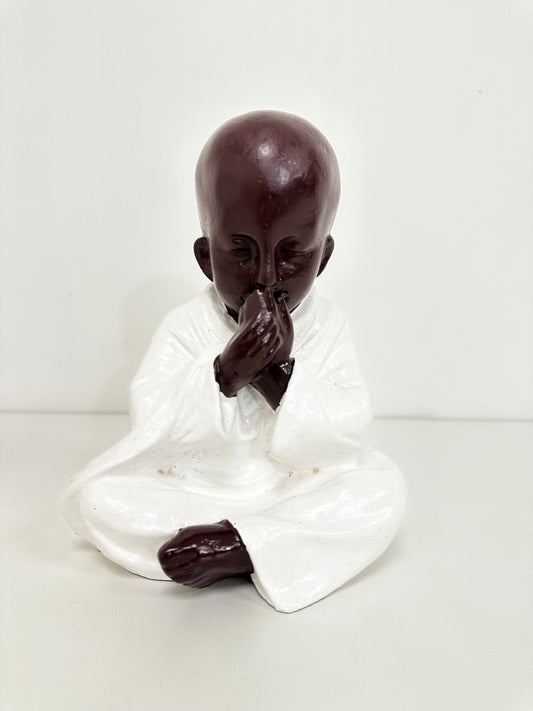 Statue moine “Main sur la bouche”