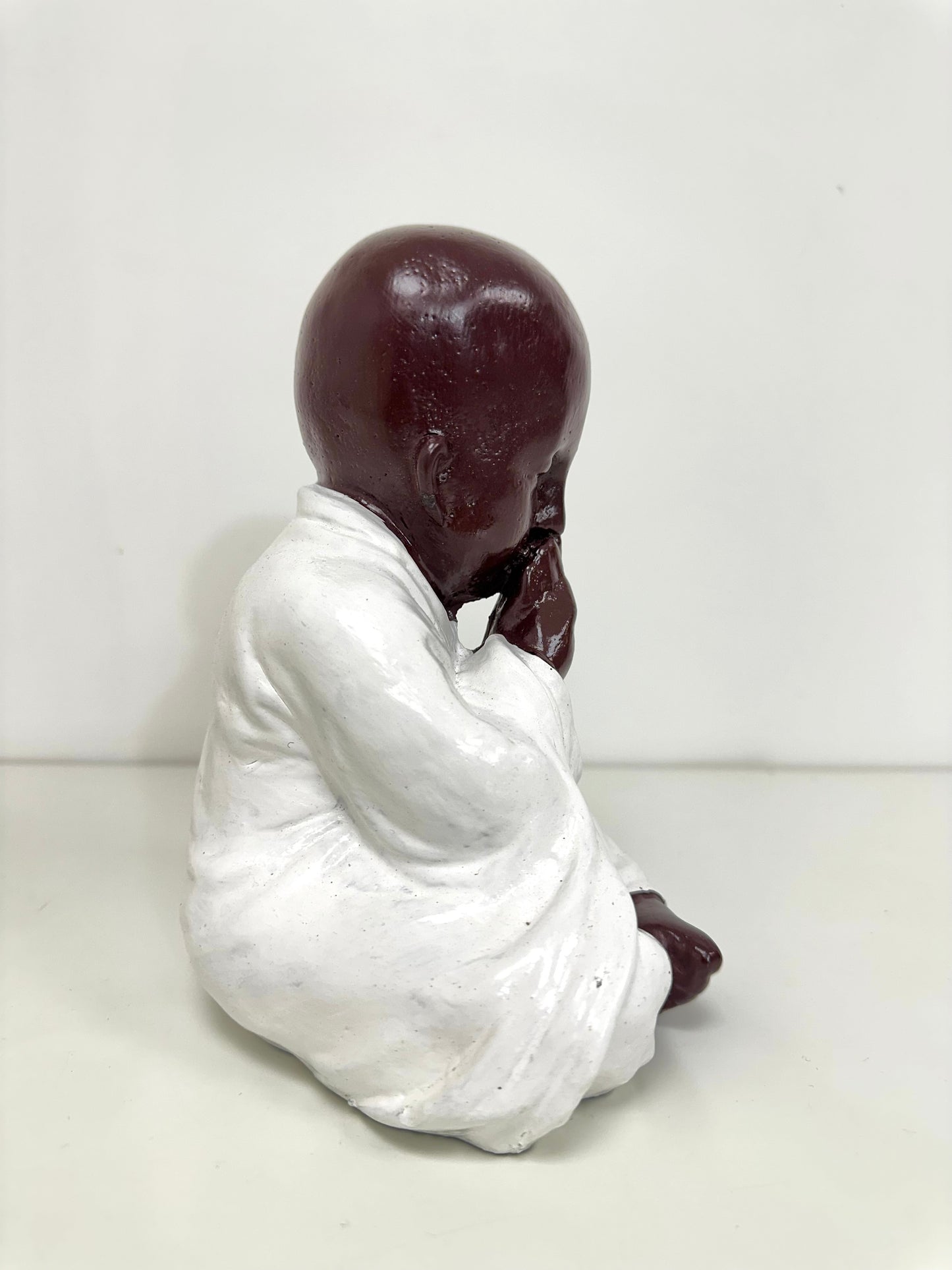 Statue moine “Main sur la bouche”