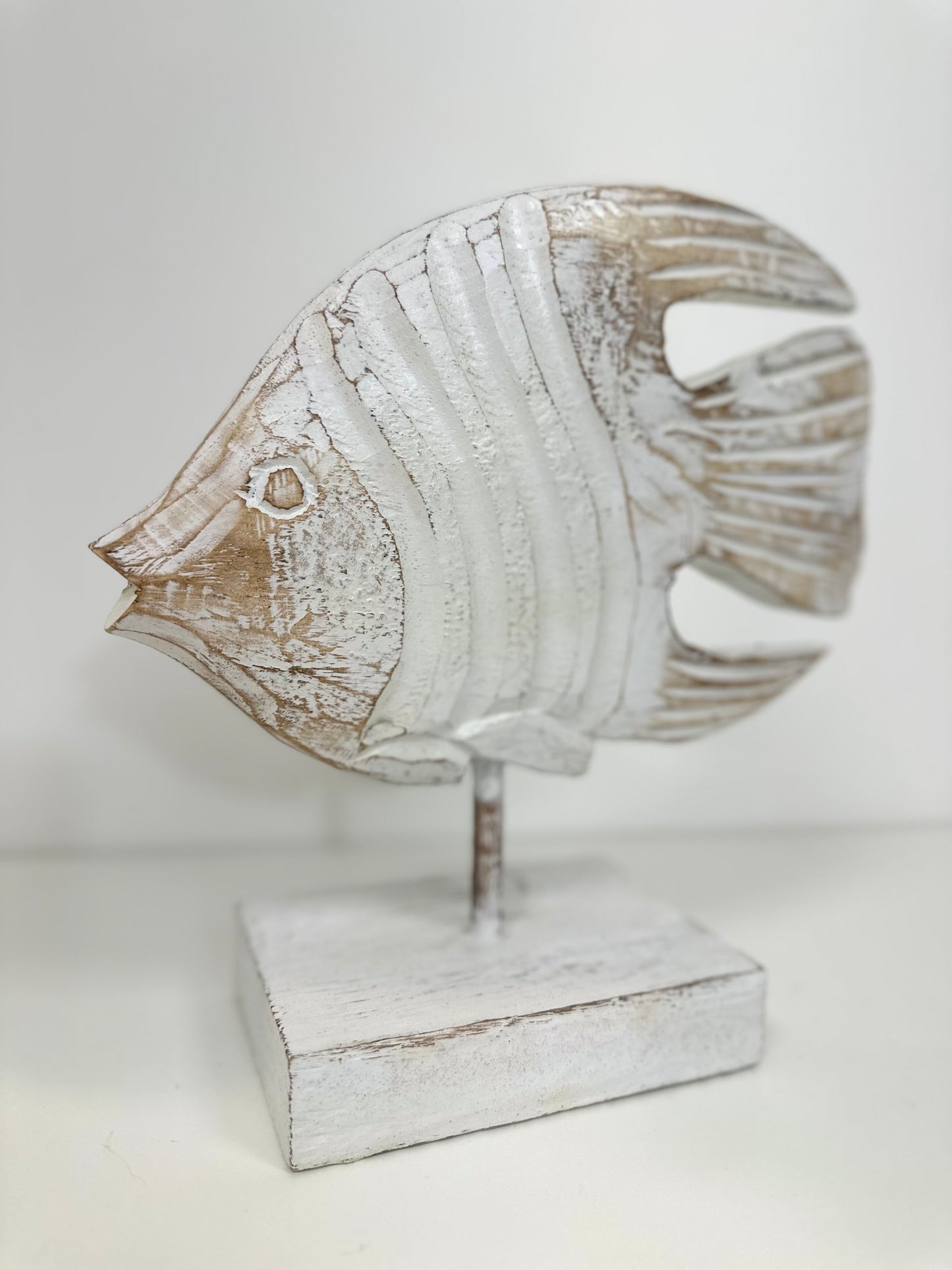Poisson décoratif en bois sculpté – Modèle moyen