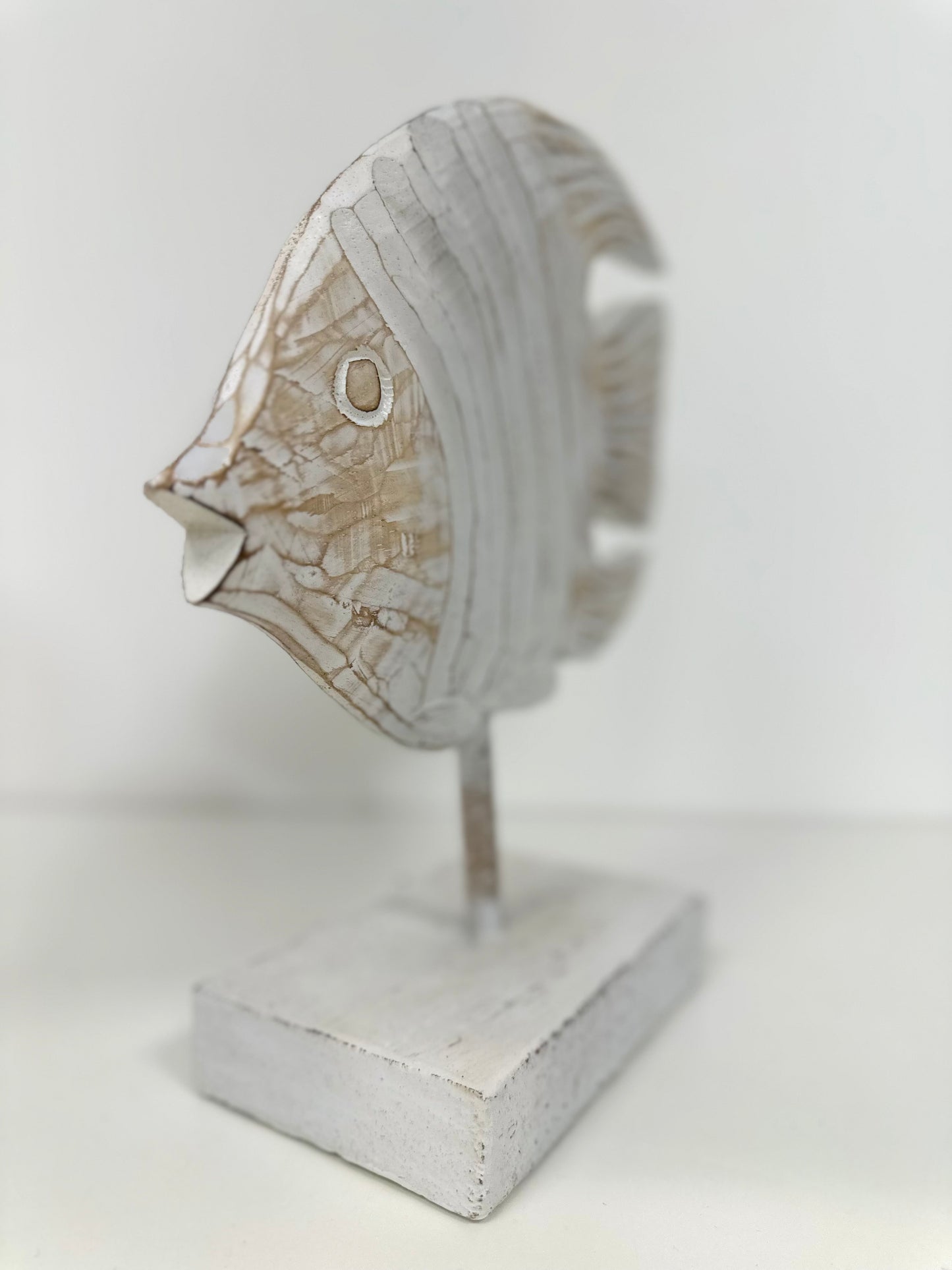 Poisson décoratif en bois sculpté – Modèle moyen