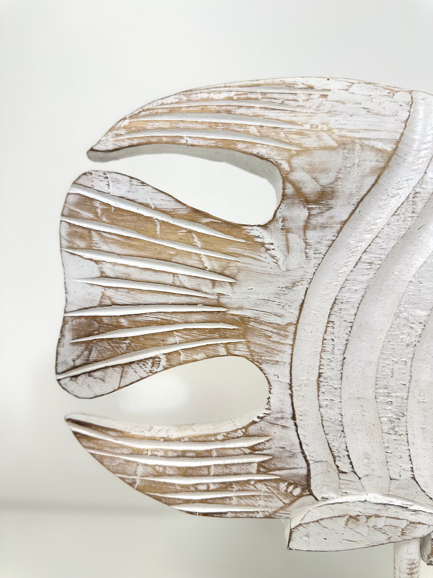 Poisson décoratif en bois sculpté – Modèle moyen