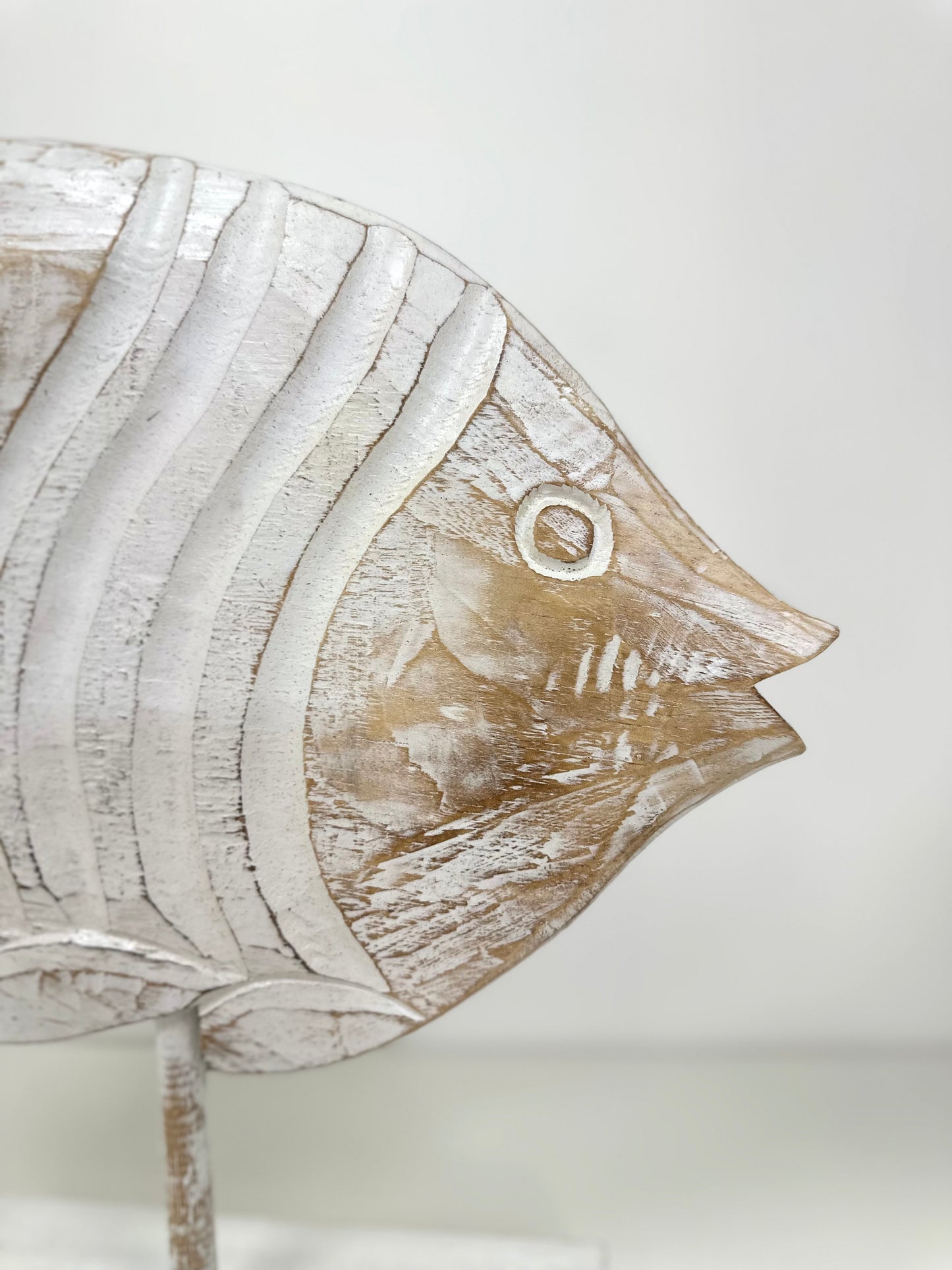 Poisson décoratif en bois sculpté – Modèle moyen