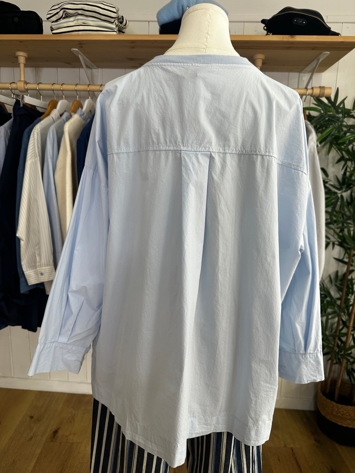 Blouse col rond poche poitrine manche longue Ciel