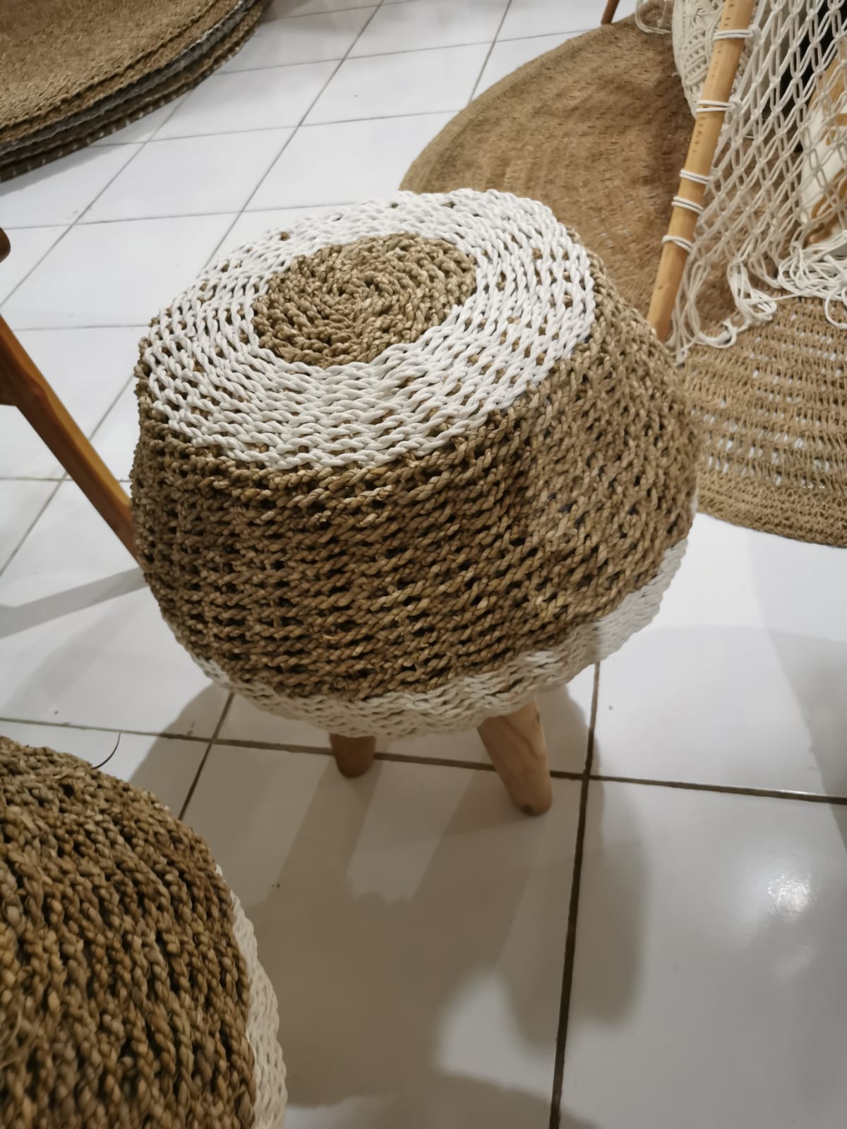 Tabouret pied suar corde tressée grand modèle Naturel Blanc