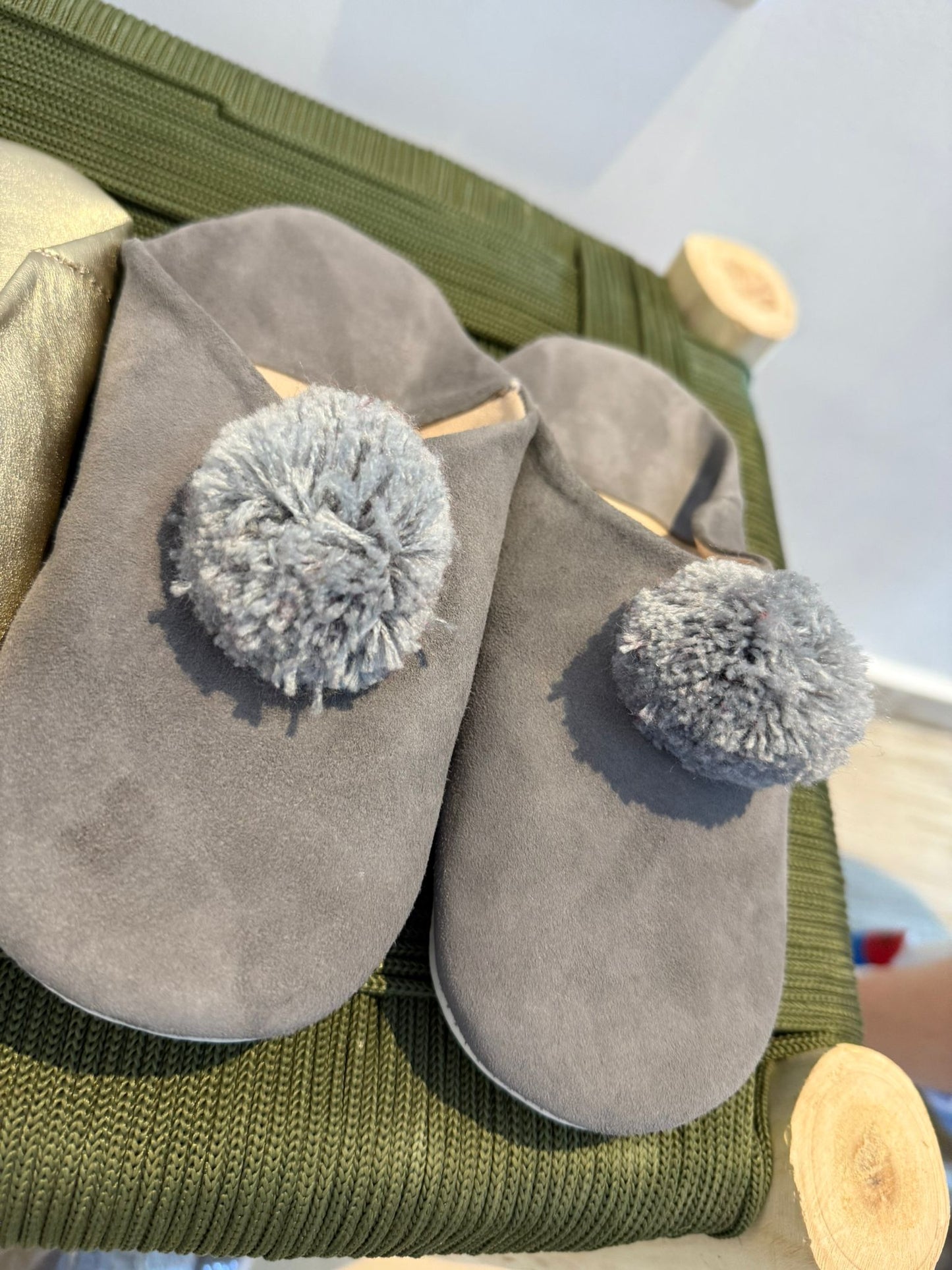 Babouche gris pompons Gris clair