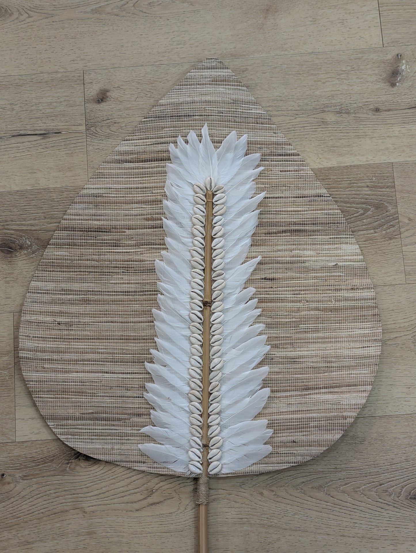 Tige décorative géante feuille raphia plumes & coquillages – 210 cm TU