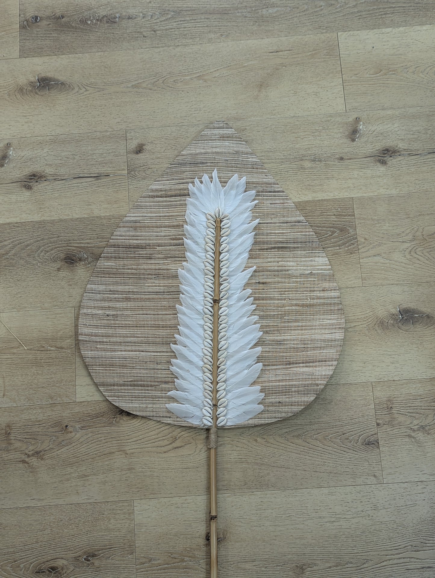 Tige décorative géante feuille raphia plumes & coquillages – 210 cm TU