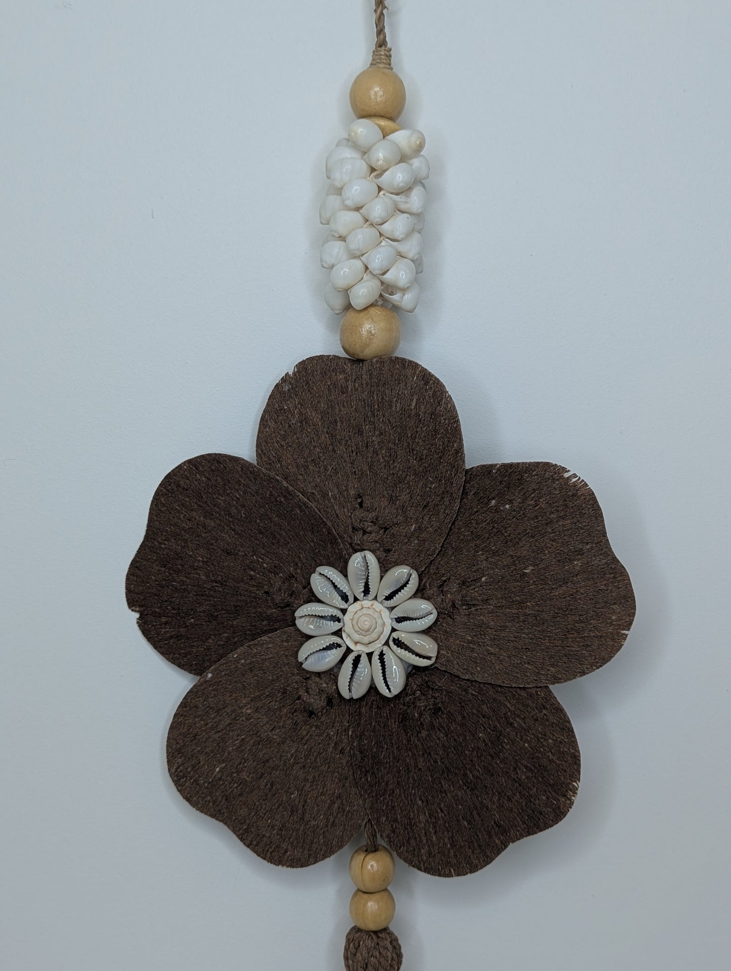 Suspension bois & coquillage  Fleur Marron 50 cm