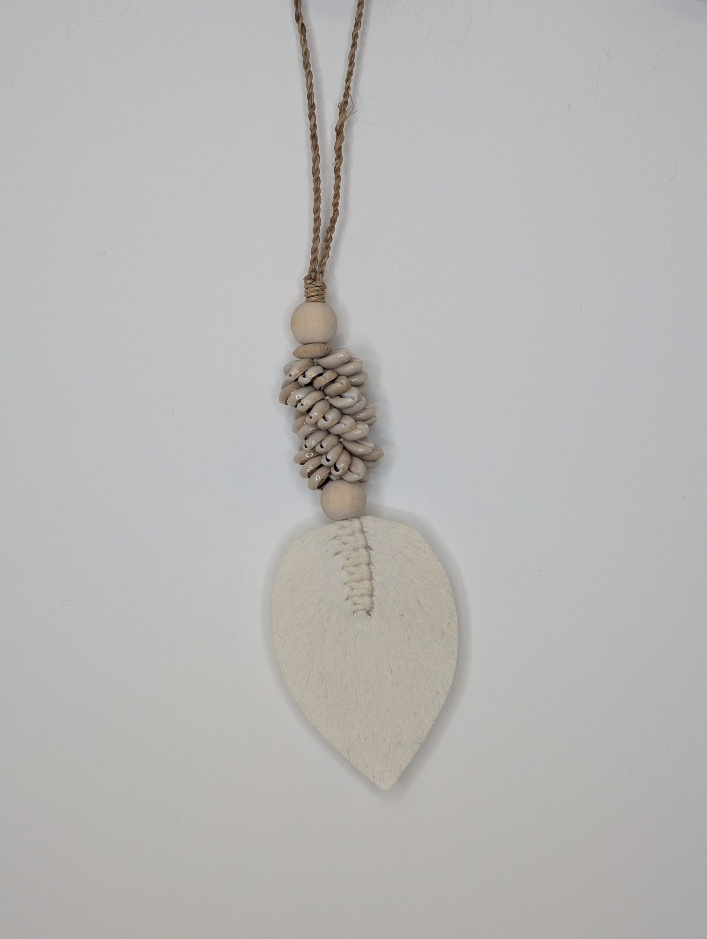 Suspension bois & coquillage plume  Blanc 50 cm