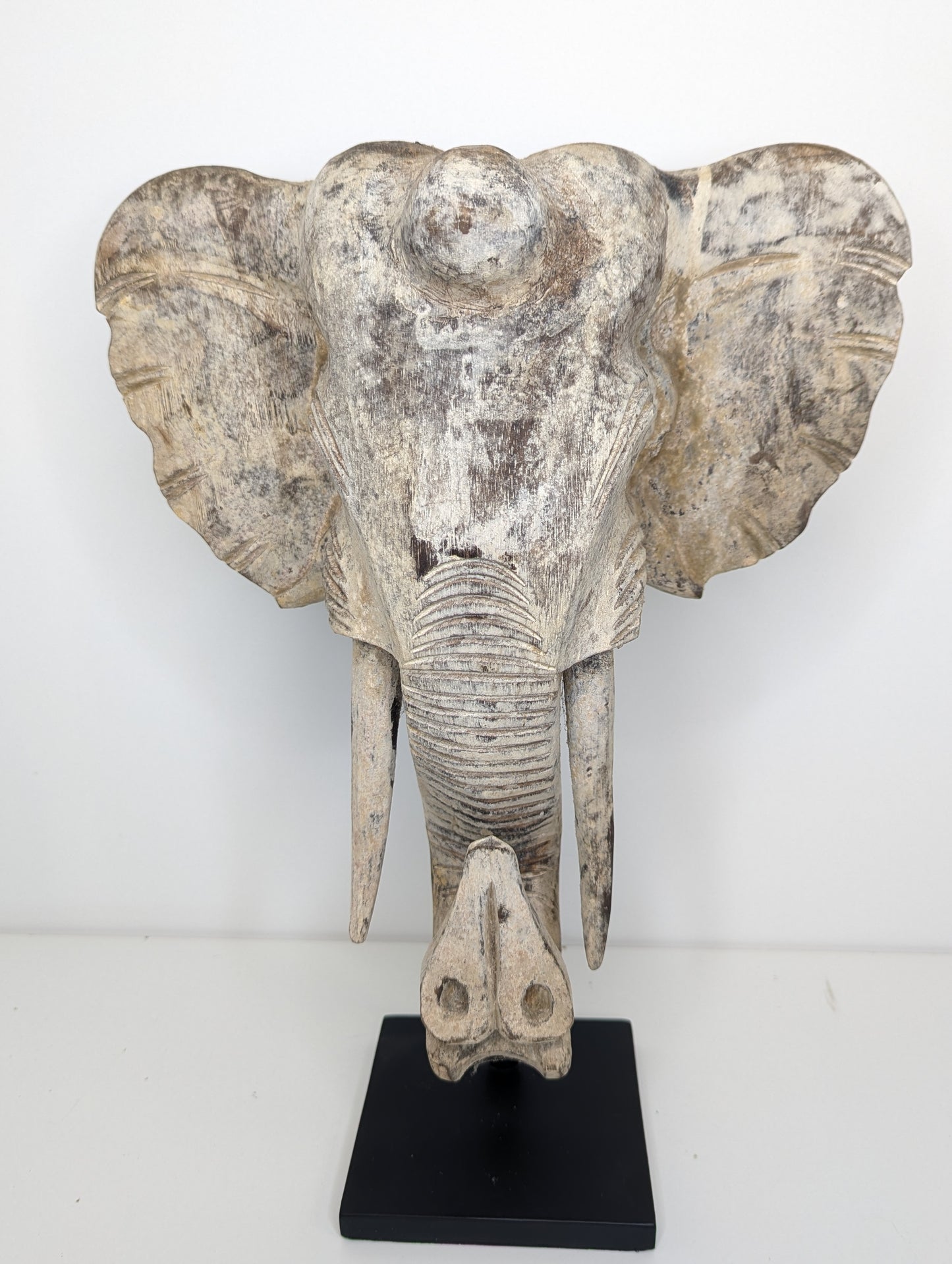 Tête d’éléphant sculptée sur socle 50 cm