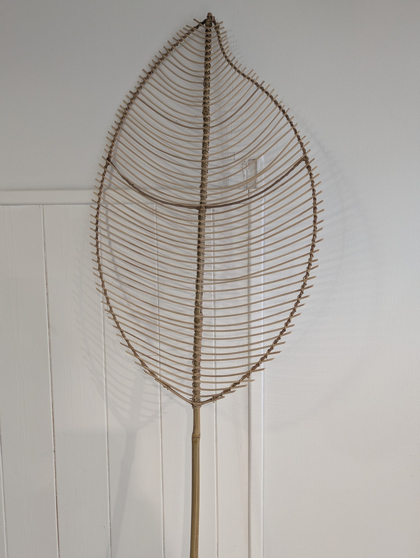 Tige décorative géante feuille ajourée raphia – 210 cm + TU