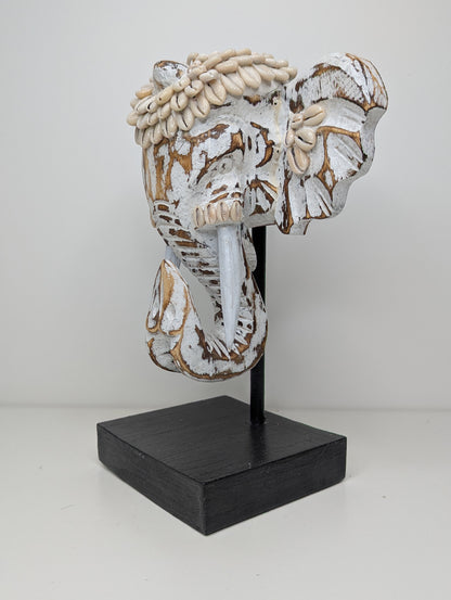Élément décoratif éléphant coquillage sur socle