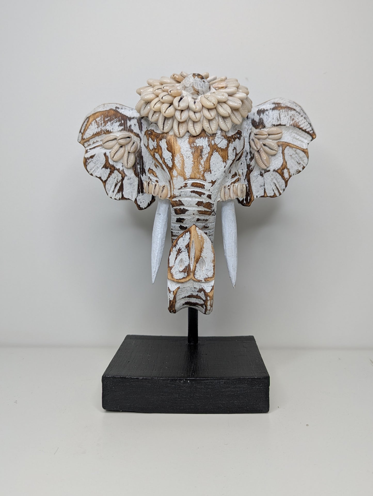 Élément décoratif éléphant coquillage sur socle