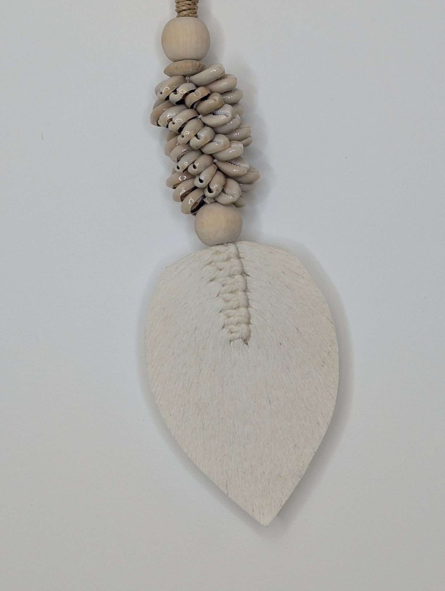 Suspension bois & coquillage plume  Blanc 50 cm